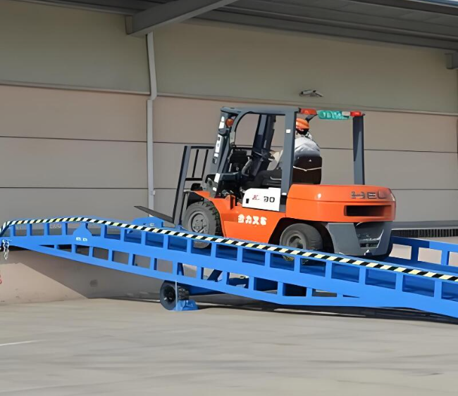 南康移动式卸货平台（叉车用）